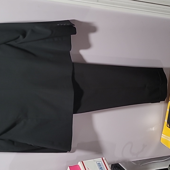 Covington Size 8 blazer & A line size 6 trousers - Picture 8 of 9